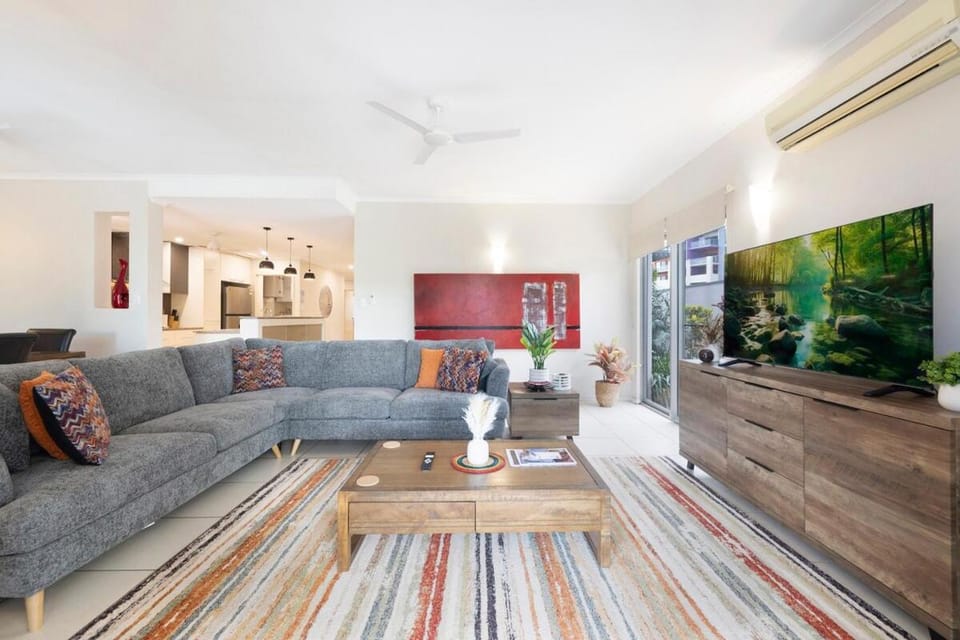 Zen Saltwater Retreat Balcony - Pool - Seaview Apartment in Darwin