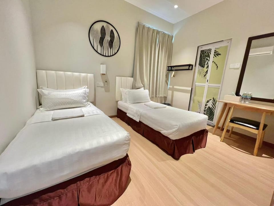 8 mins driving to TC Beach at Holiday Guest House Bed and Breakfast in Pahang, Malaysia