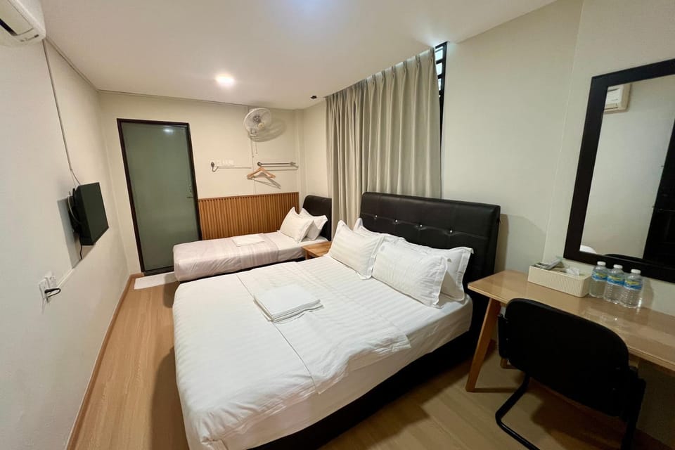 8 mins driving to TC Beach at Holiday Guest House Bed and Breakfast in Pahang, Malaysia