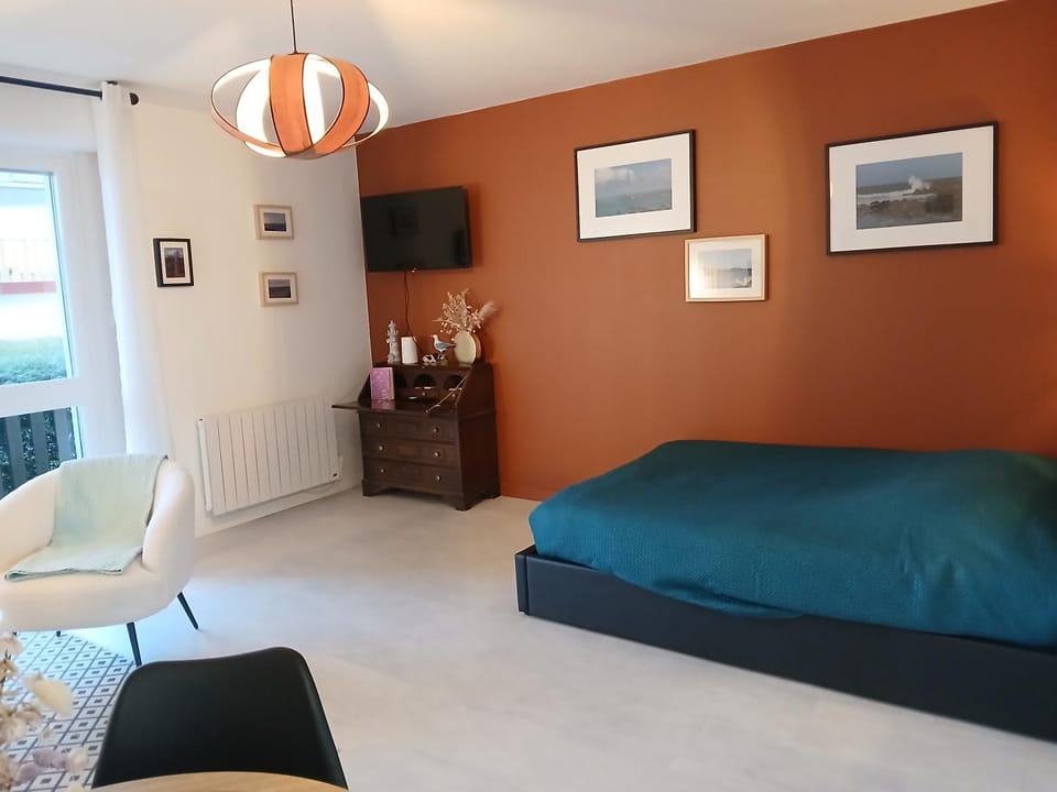 Bed, Living room