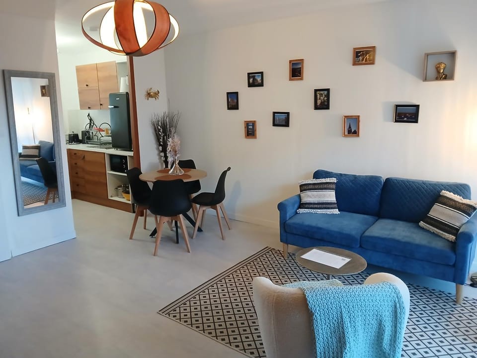 Kitchen or kitchenette, Living room, Dining area