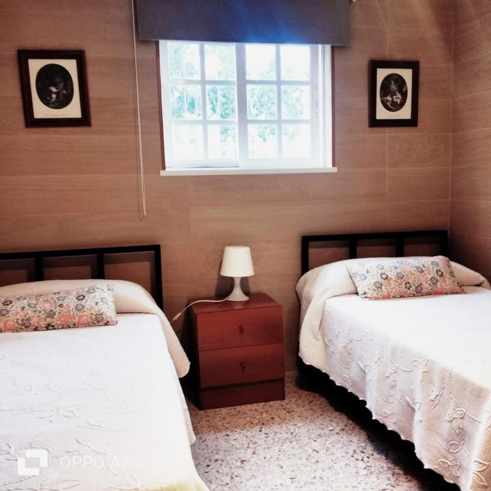 Pantín, Surf and Garden with BBQ House in Galicia