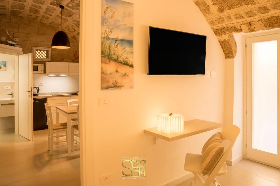 TV and multimedia, Kitchen or kitchenette, Seating area