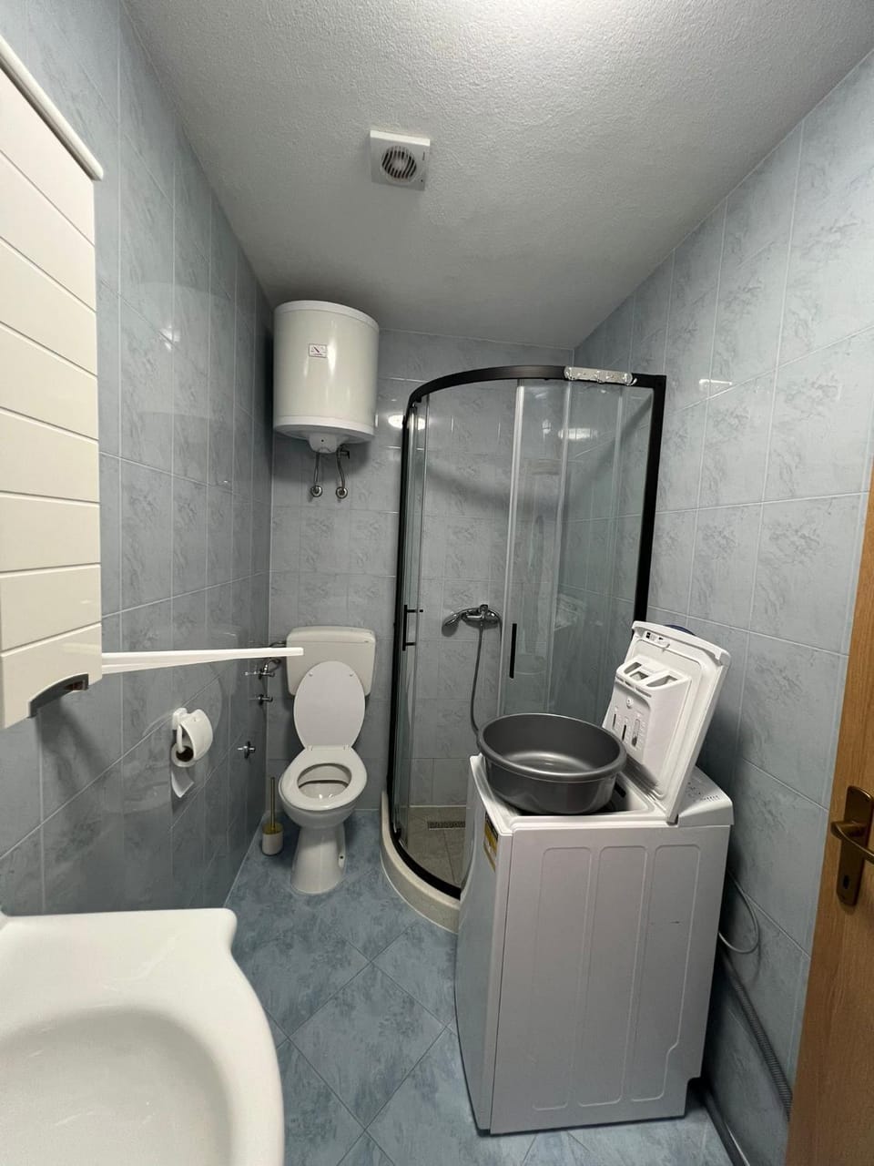 Shower, Toilet, Bathroom, washing machine