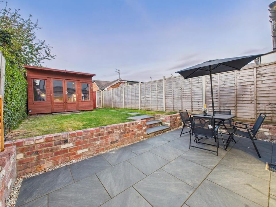 Patio, Spring, Day, Garden, Dining area, Garden view