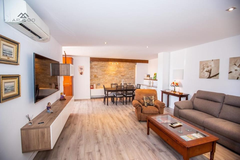 TV and multimedia, Living room, Dining area, air conditioner