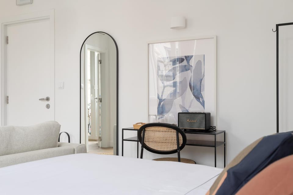 Bed, TV and multimedia, Photo of the whole room, Seating area, Bedroom, air conditioner