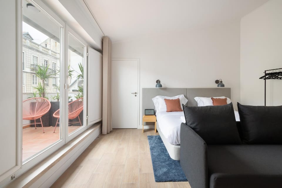 Bed, Balcony/Terrace, Photo of the whole room, Decorative detail, Bedroom