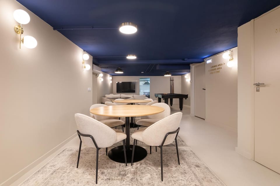Communal lounge/ TV room, Billiard, Seating area