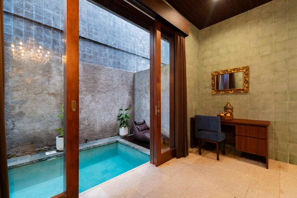 Property building, Pool view, Swimming pool