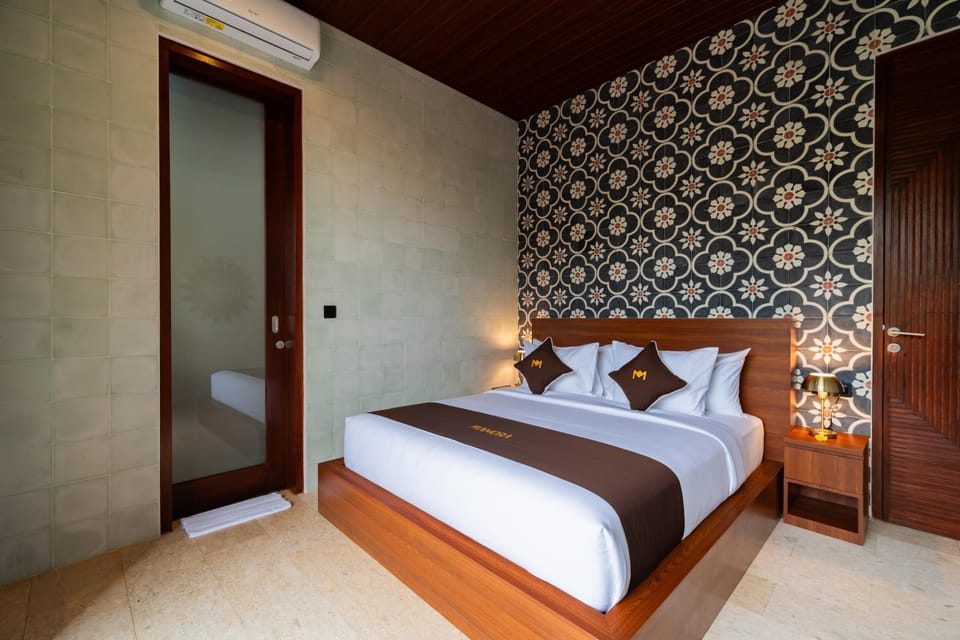 Bed, Photo of the whole room, Bedroom, air conditioner