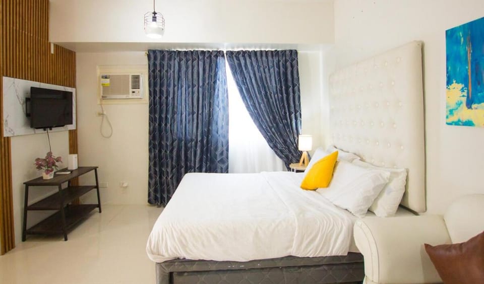 Bed, TV and multimedia, Bedroom