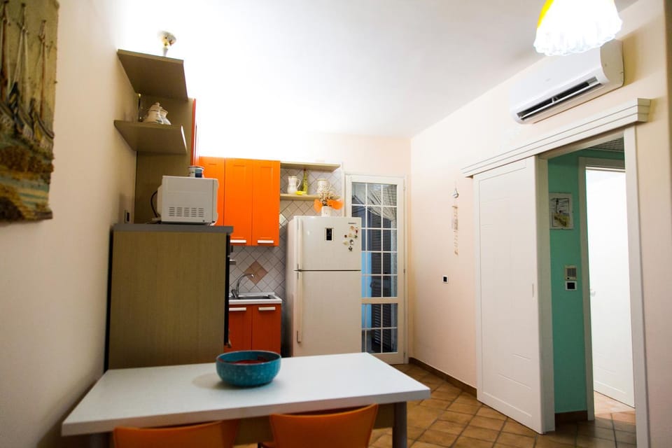 Kitchen or kitchenette, Kitchen or kitchenette