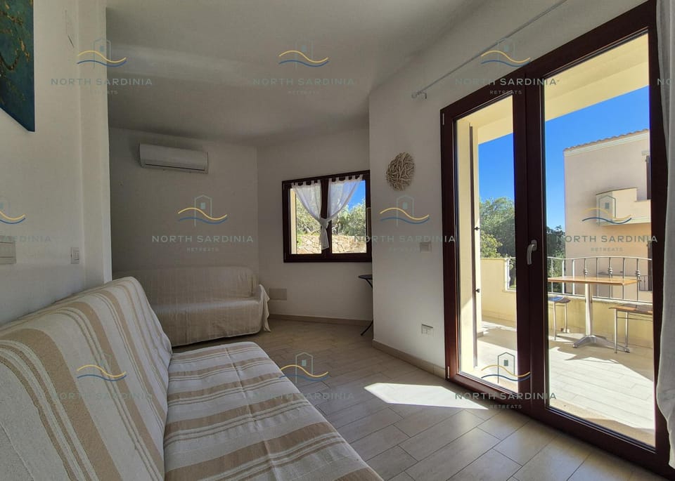 Living room, Seating area, air conditioner