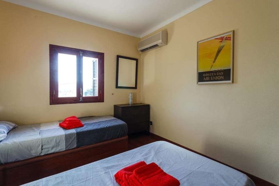 Villa with garden, pool and views, remote-working House in Campanet