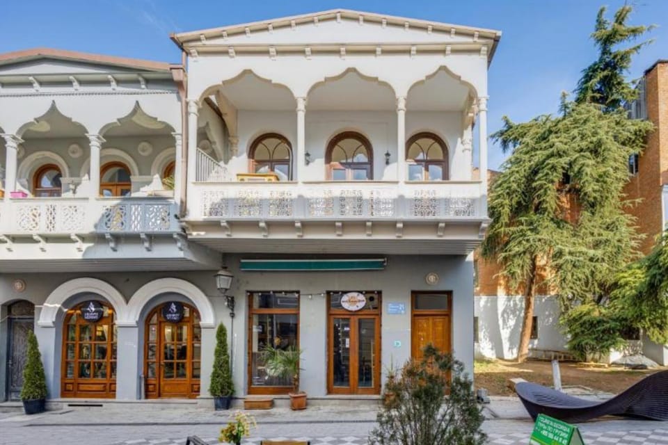 Property building, Facade/entrance, Balcony/Terrace