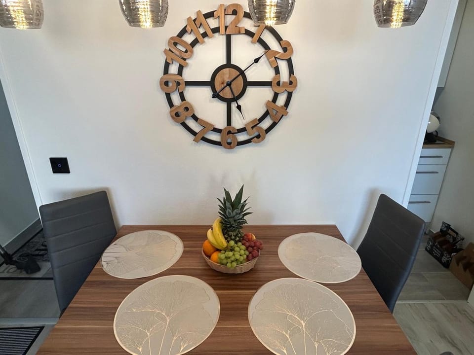 Dining area, Food