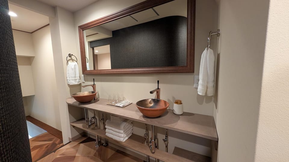 Bathroom, towels