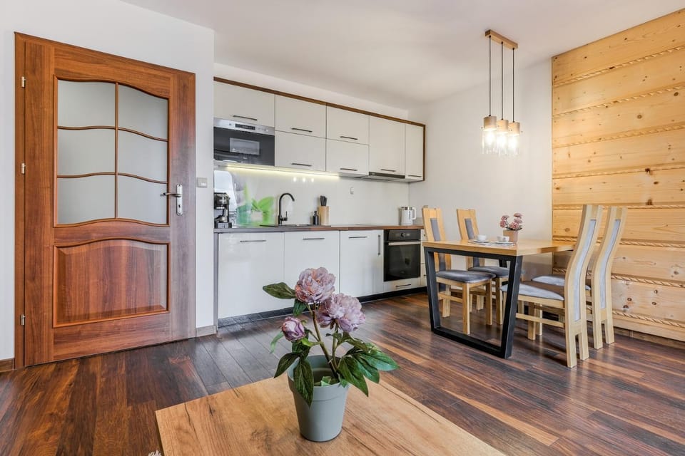 Kitchen or kitchenette, Living room, Seating area, Dining area, oven, pet friendly, stove