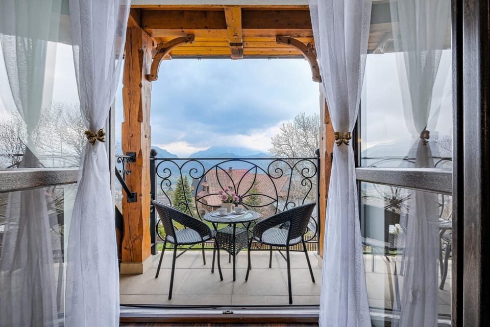 Day, View (from property/room), Balcony/Terrace, Living room, Seating area