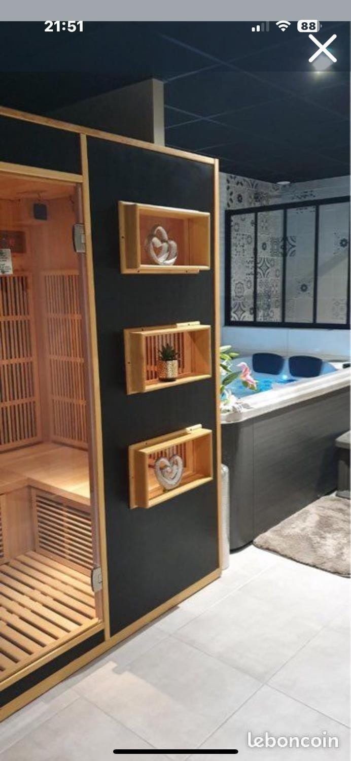 Suite romantique Au cœur du Spa avec jacuzzi et sauna privatif proche de Toulouse Apartment in Occitanie