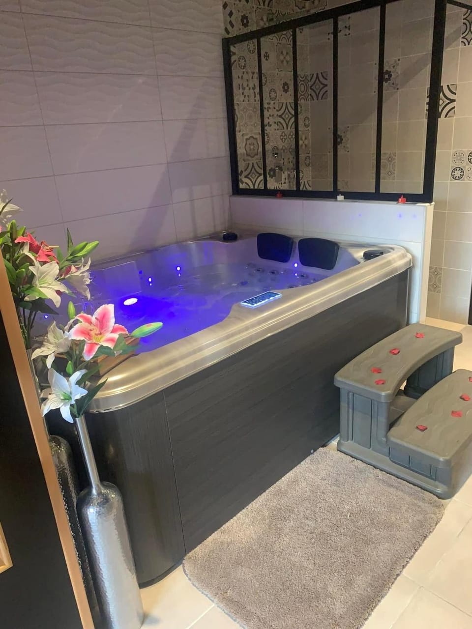 Suite romantique Au cœur du Spa avec jacuzzi et sauna privatif proche de Toulouse Apartment in Occitanie