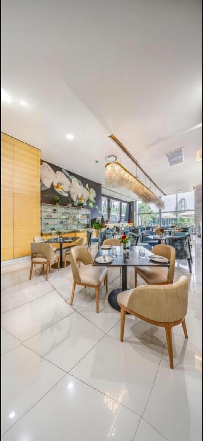 Restaurant/places to eat, Banquet/Function facilities