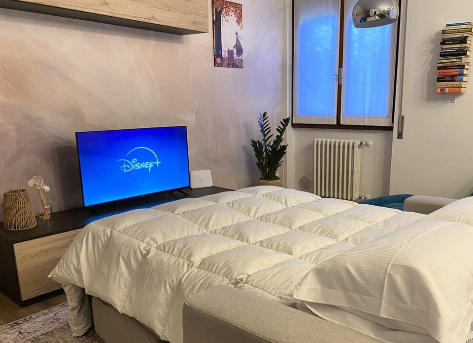 Bed, Living room