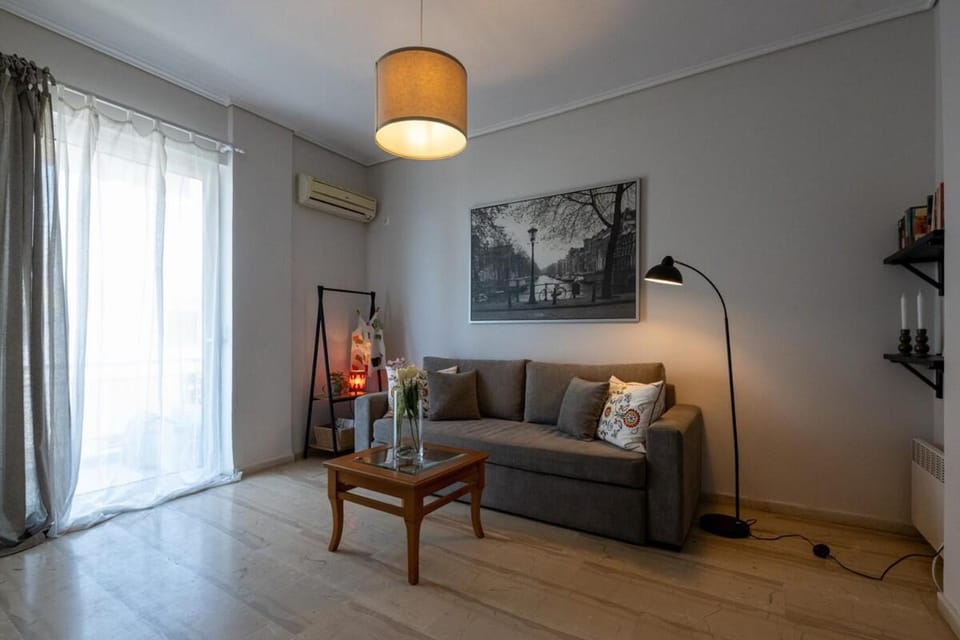 TV and multimedia, Living room, Seating area, air conditioner
