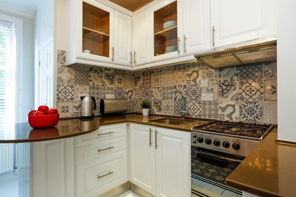 Cosy 1BR Apt with Balcony, East Putney,2min Tube Apartment in London