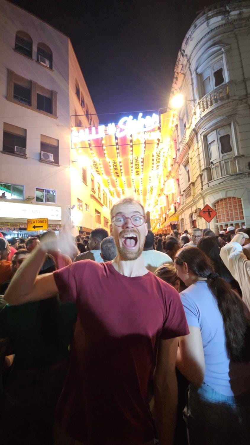 Nearby landmark, Night, People, Entertainment, group of guests
