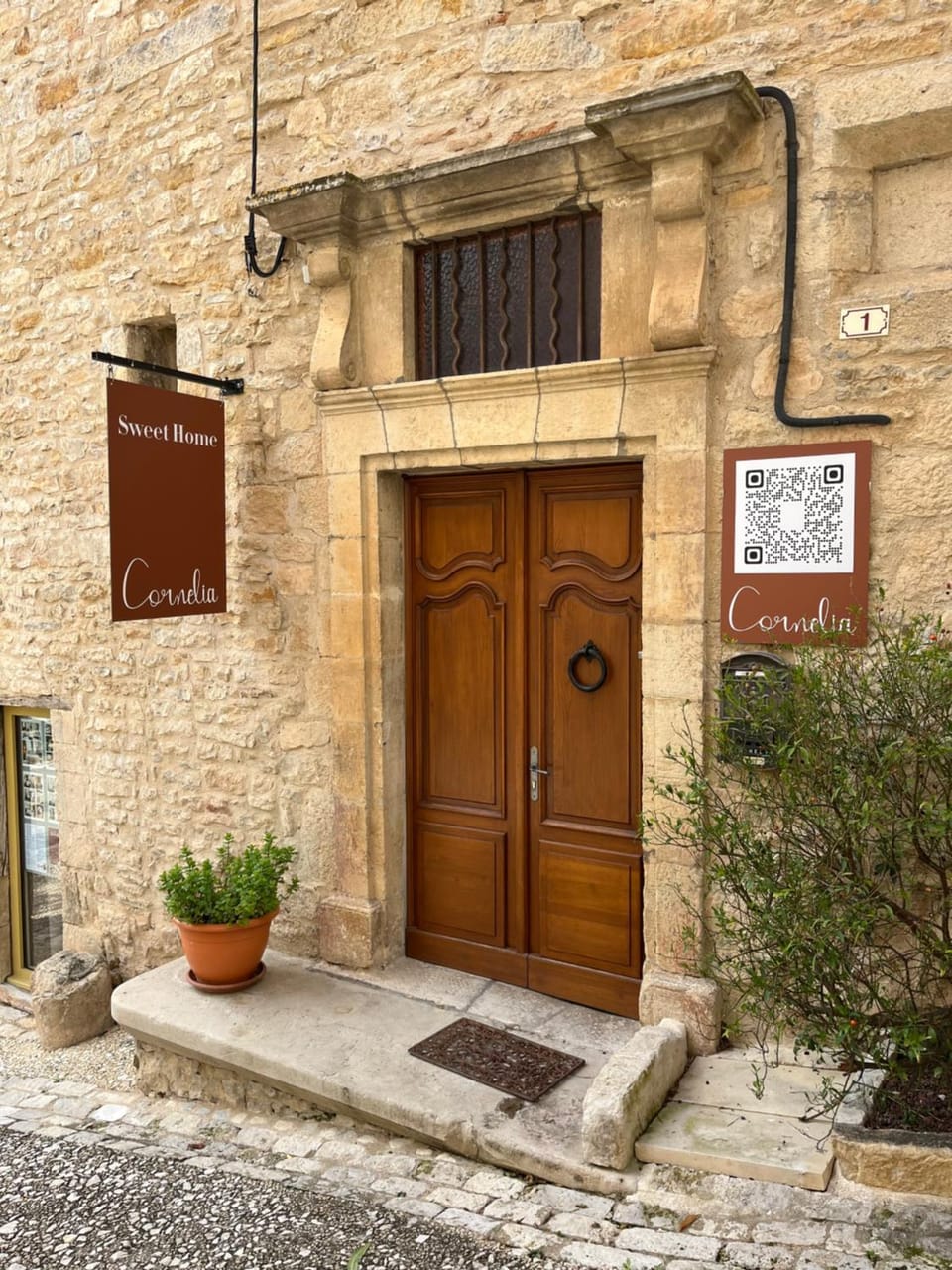 Facade/entrance