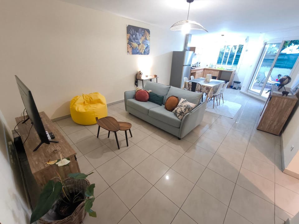 View (from property/room), Seating area, Dining area