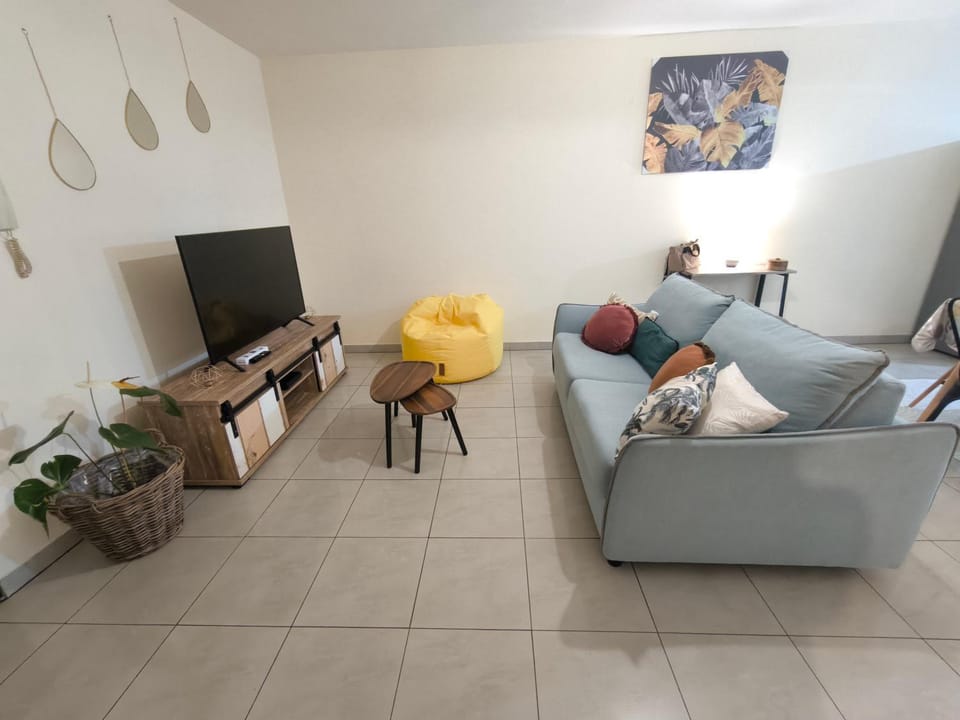 TV and multimedia, Seating area