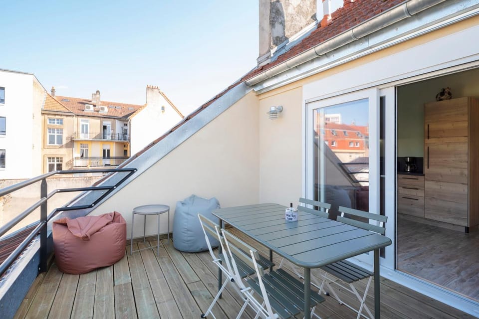 View (from property/room), Balcony/Terrace, Dining area