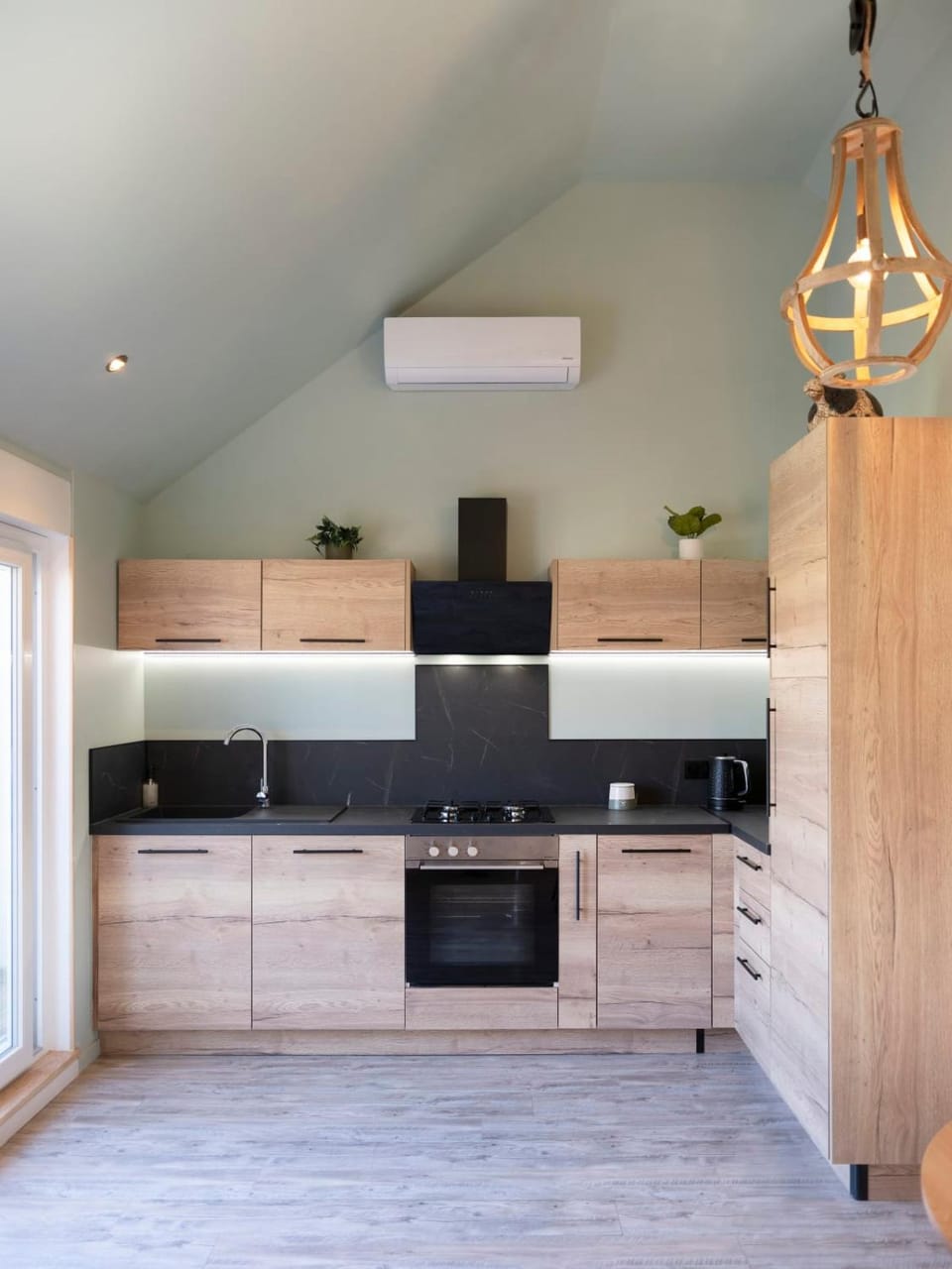 Kitchen or kitchenette, pet friendly, stove