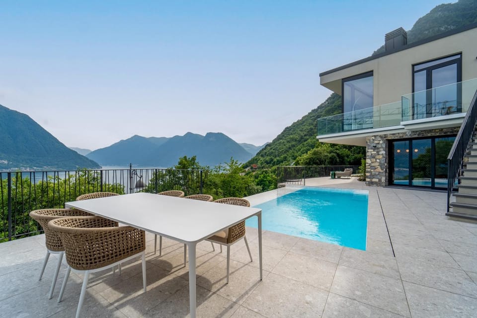 Natural landscape, View (from property/room), Balcony/Terrace, Balcony/Terrace, Lake view, Mountain view, Swimming pool, Swimming pool