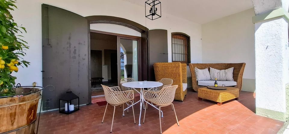 Patio, Living room, Seating area, Dining area