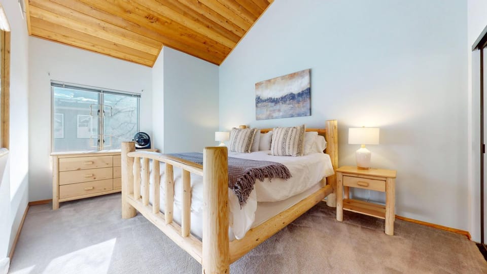 Snowcreek IV #594 condo Apartment in Mammoth Lakes