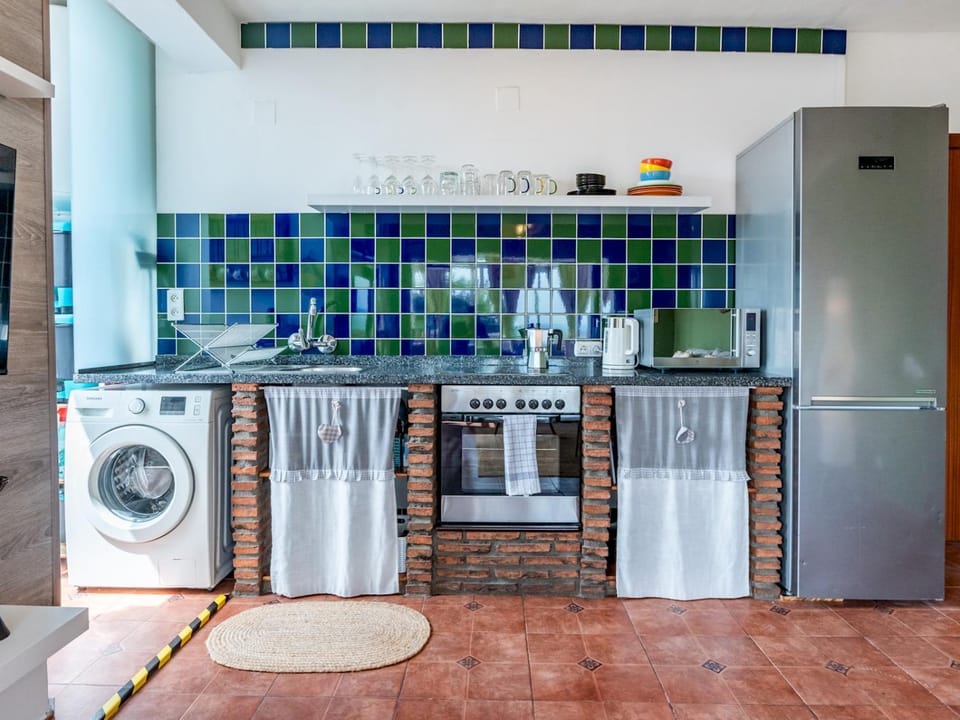 Kitchen or kitchenette, oven, pet friendly, stove, washing machine