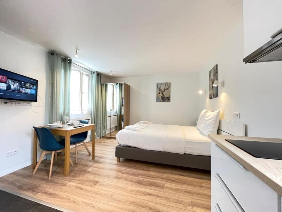 Le Cosy Corbeil Studio RER D 700 m Parking Apartment in Corbeil-Essonnes