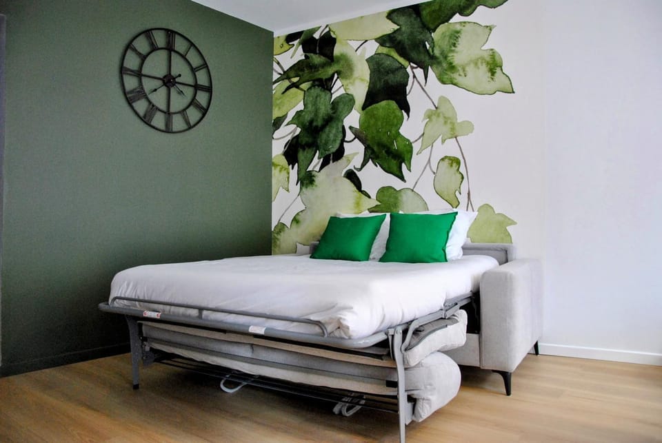 Bed, Living room