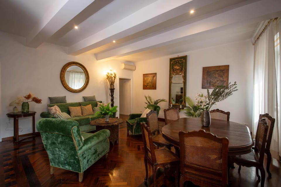 Living room, Seating area