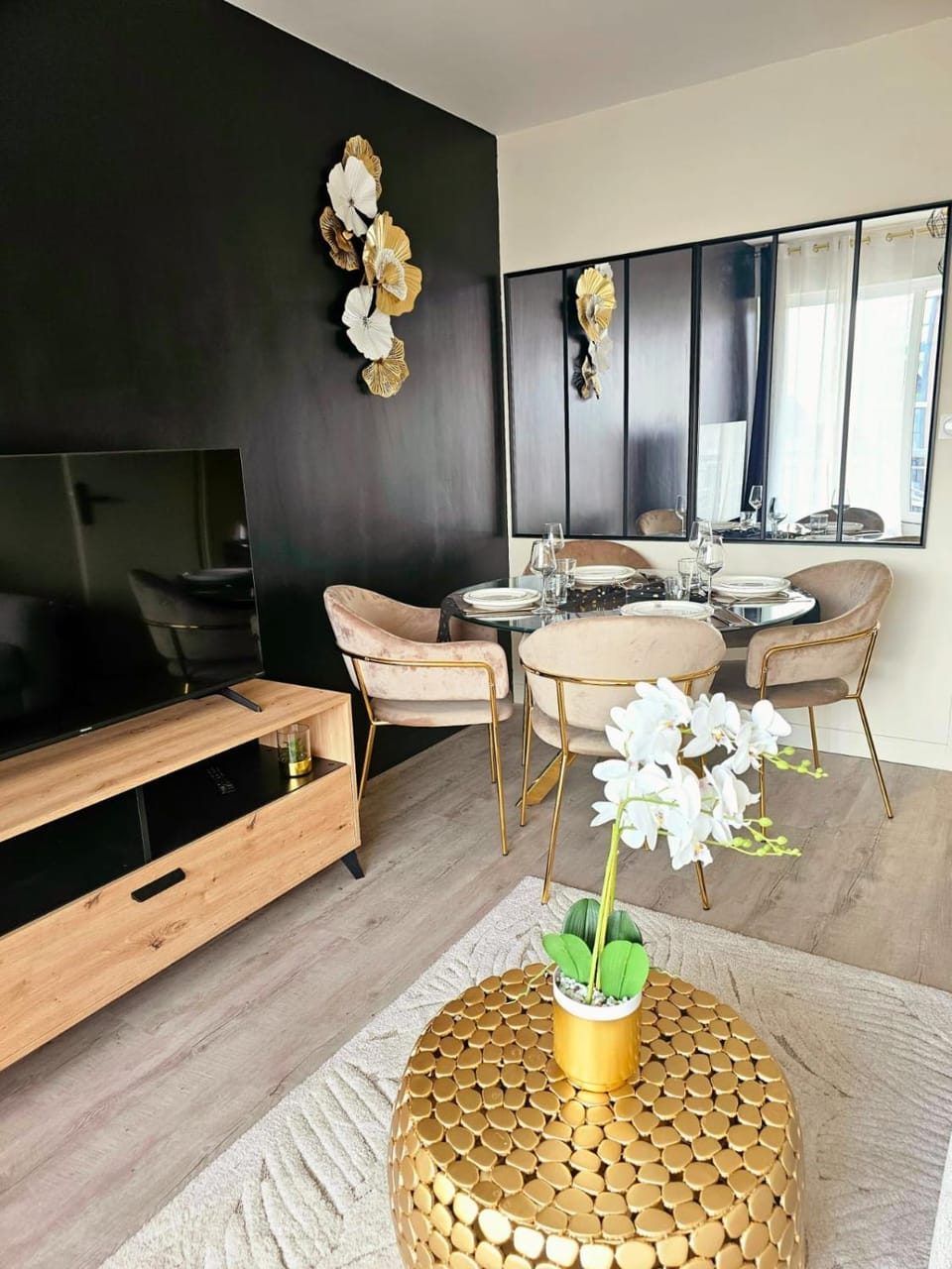 TV and multimedia, Living room, Dining area