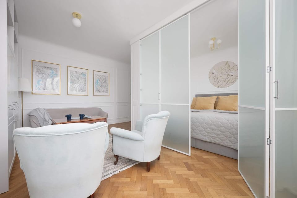 Bed, Living room, Seating area, Bedroom