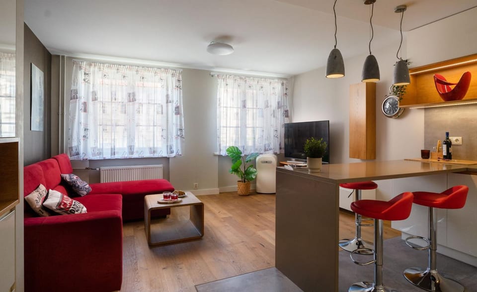 TV and multimedia, Kitchen or kitchenette, Living room, Seating area, Dining area