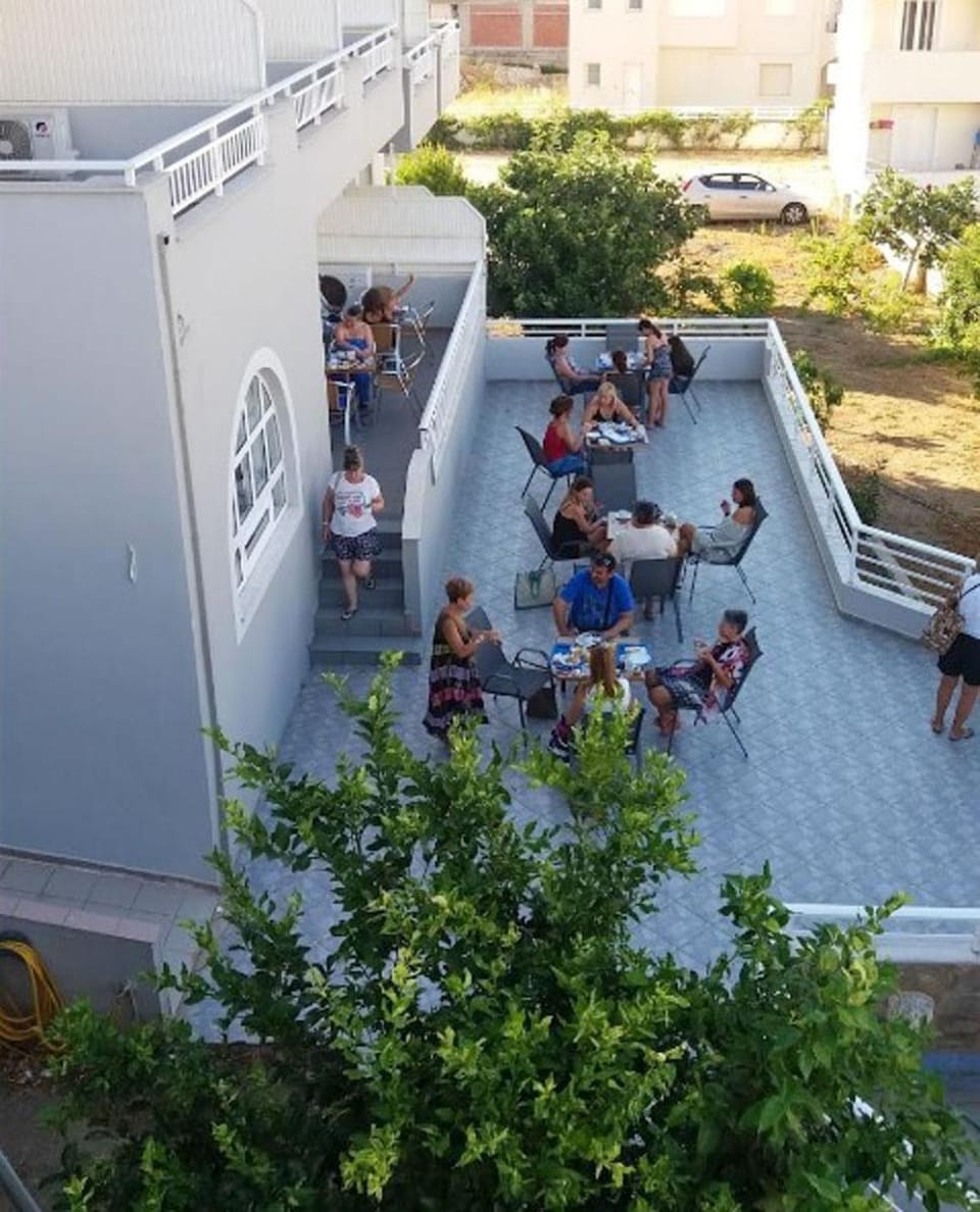 Balcony/Terrace, group of guests