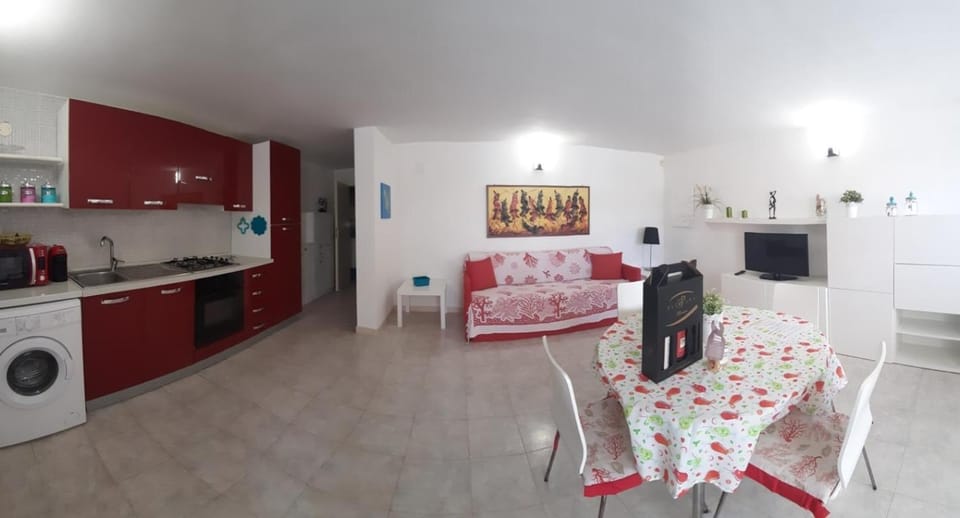 Communal lounge/ TV room, TV and multimedia, Kitchen or kitchenette, Living room, Seating area, Dining area, oven, stove, washing machine
