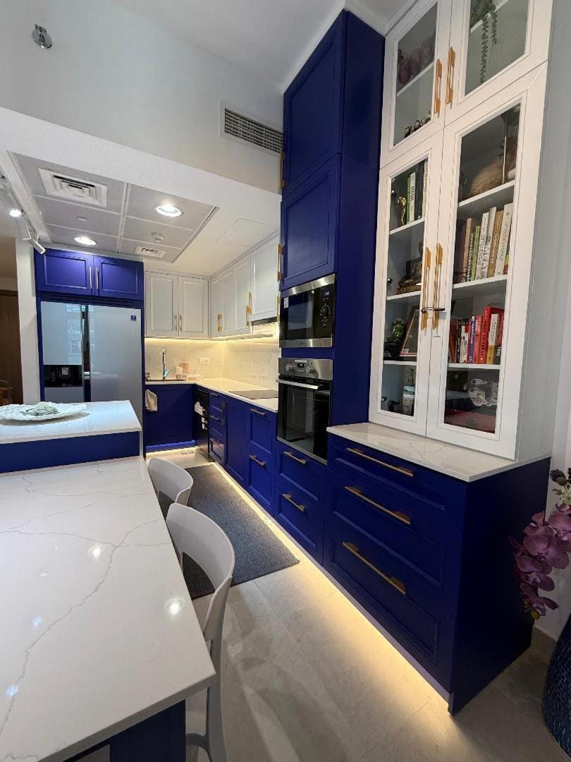 Kitchen or kitchenette, Dining area, stove