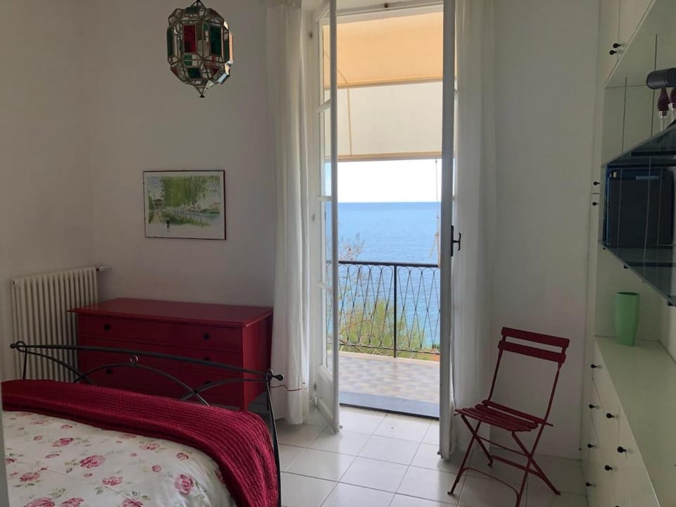 Casa Latte, Sea View Apartment in Liguria